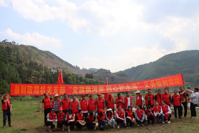 1703167224507082083.jpg 8315539312663eL84eD.jpg