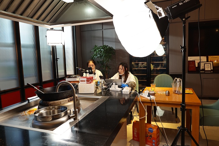 1739753398105089920.jpg 333.jpg